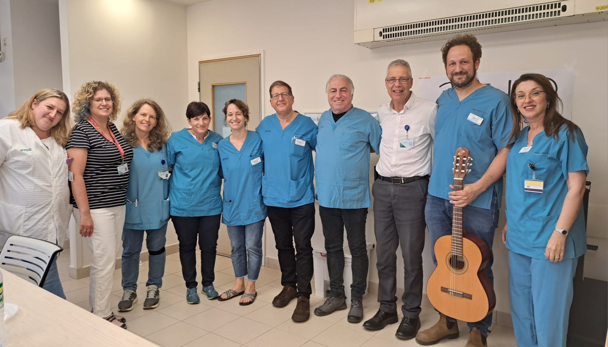 הרוק סטאר דני בסן, סולן להקת תיסלם בהופעה מרגשת בפגייה ב
